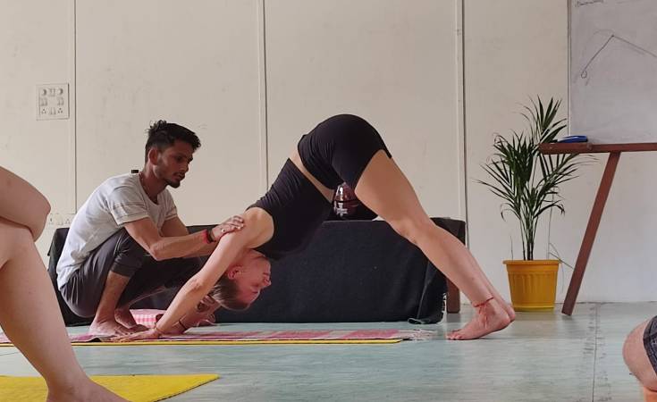 yoga-teacher-training-session